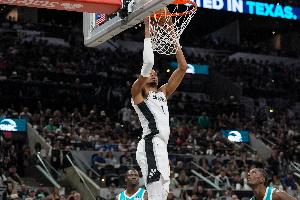 卡斯尔：卡布能消耗SGA 他能为我们争取休息时间&防守也没有下滑